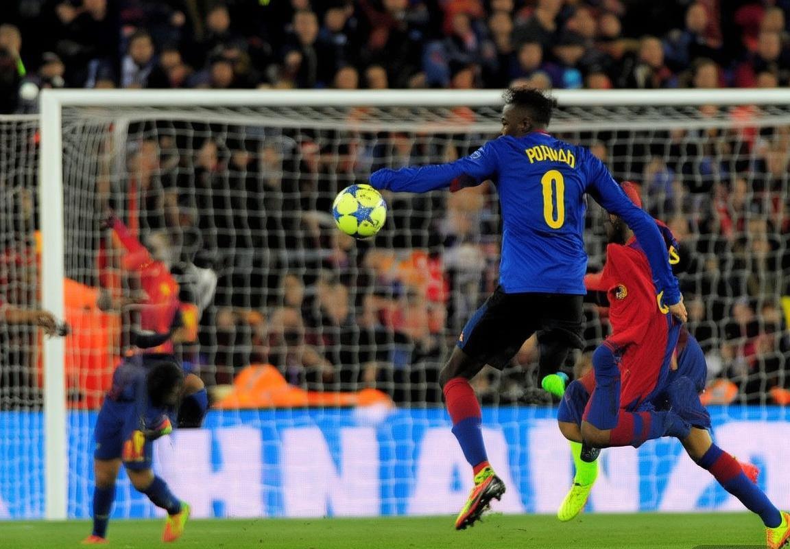 巴塞罗那VS曼联：欧冠经典对决回顾与战术较量(图4)